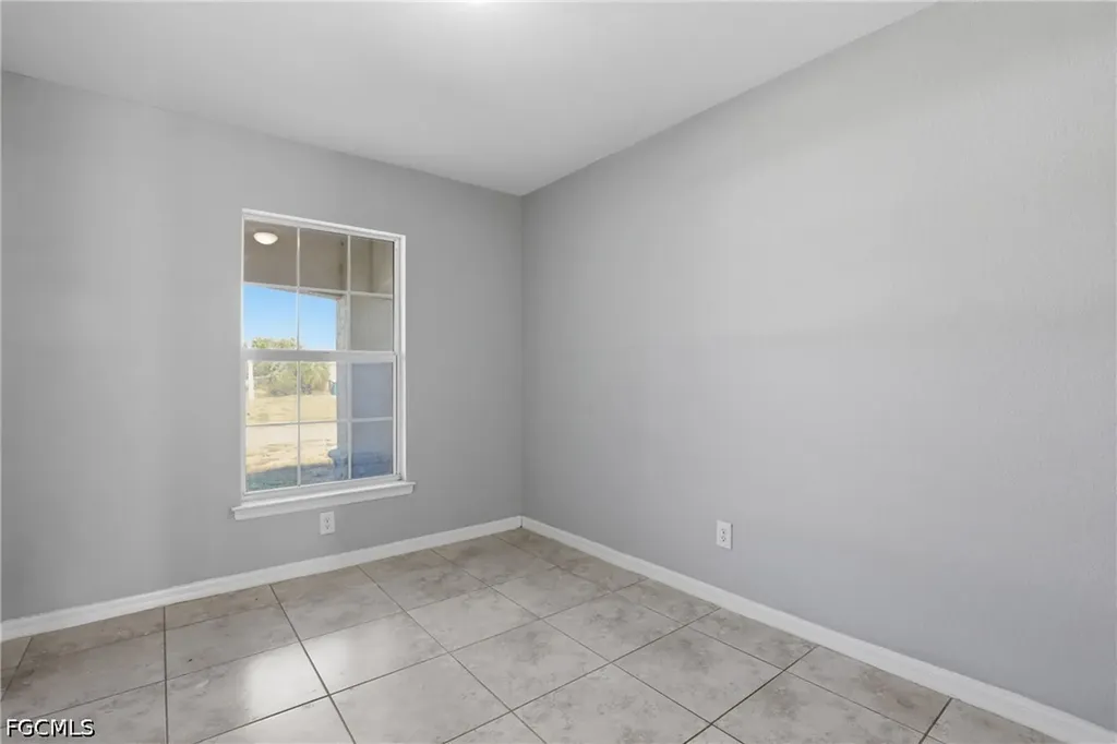 2812 NE 2nd Place Cape Coral FL 33909