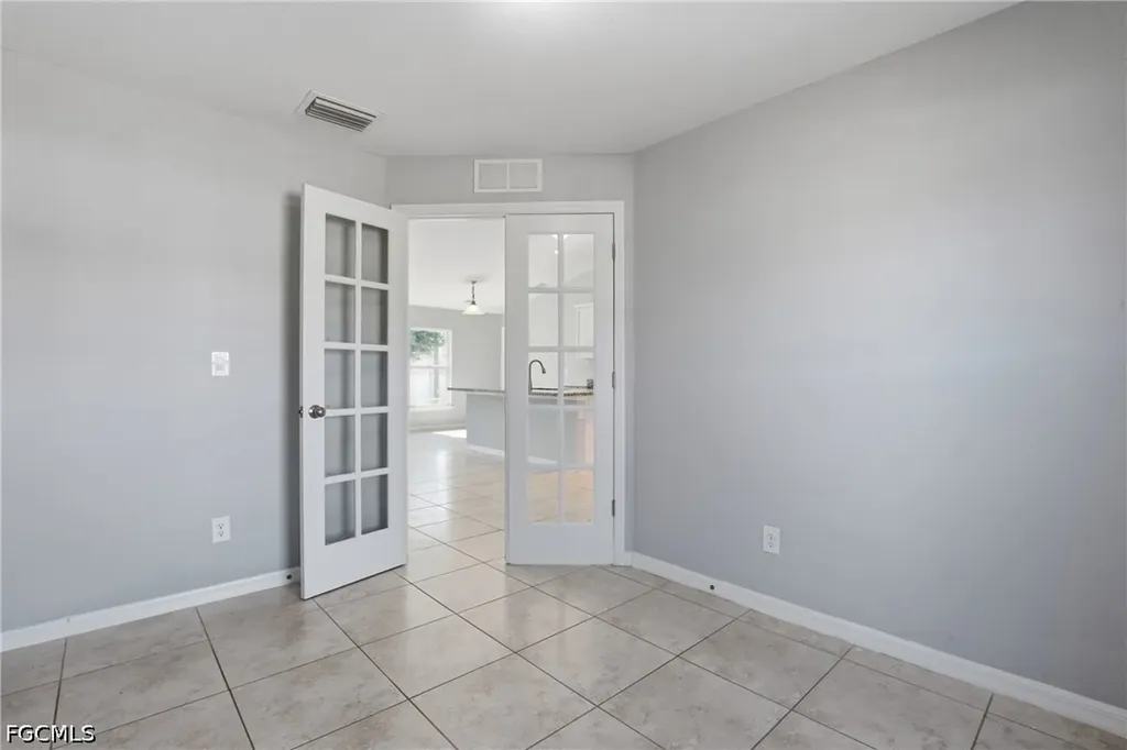 2812 NE 2nd Place Cape Coral FL 33909