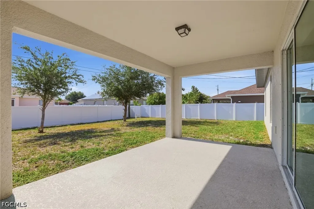 2812 NE 2nd Place Cape Coral FL 33909