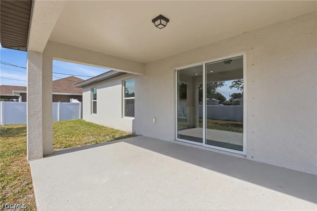 2812 NE 2nd Place Cape Coral FL 33909