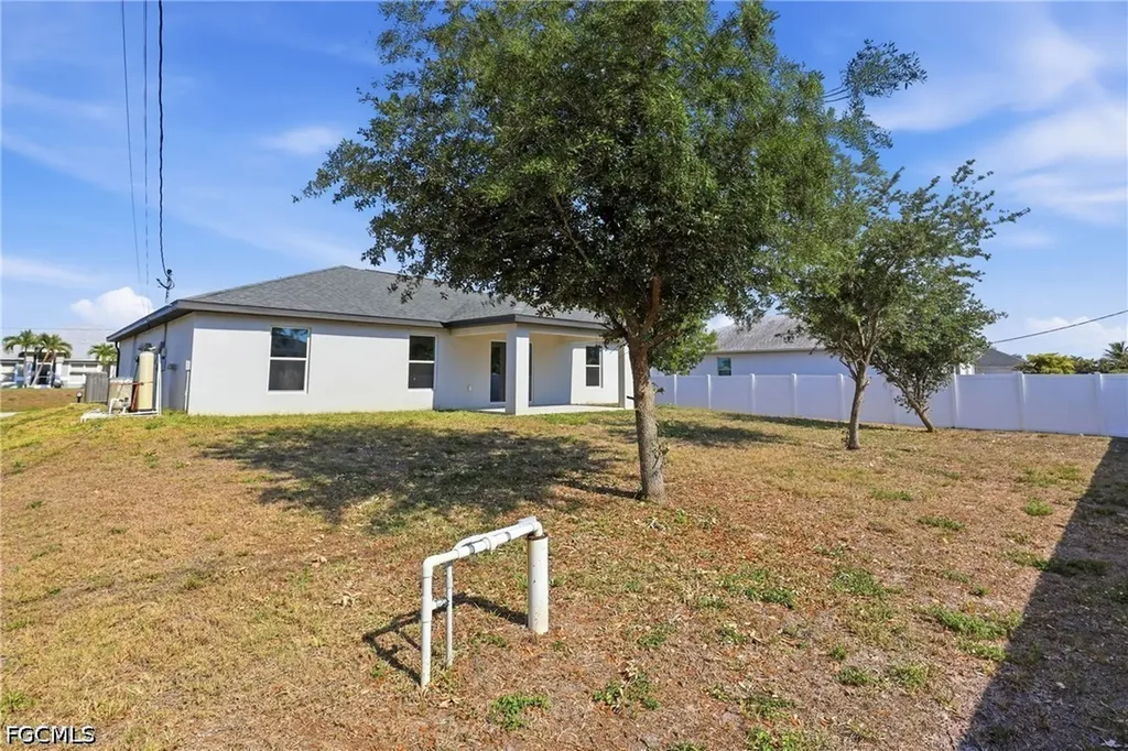 2812 NE 2nd Place Cape Coral FL 33909