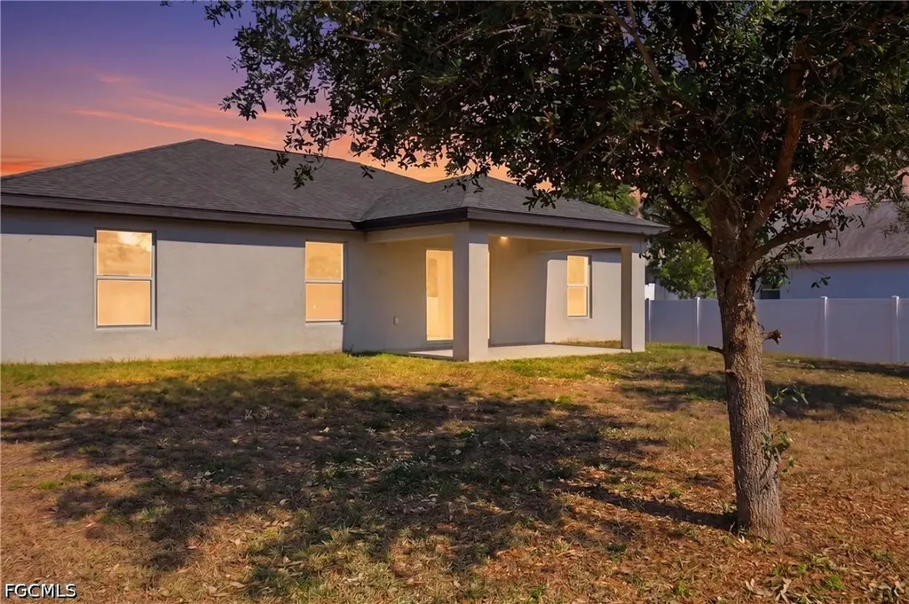 2812 NE 2nd Place Cape Coral FL 33909
