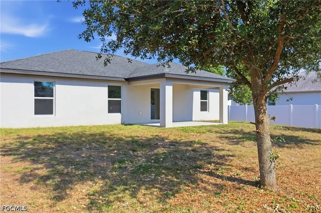 2812 NE 2nd Place Cape Coral FL 33909