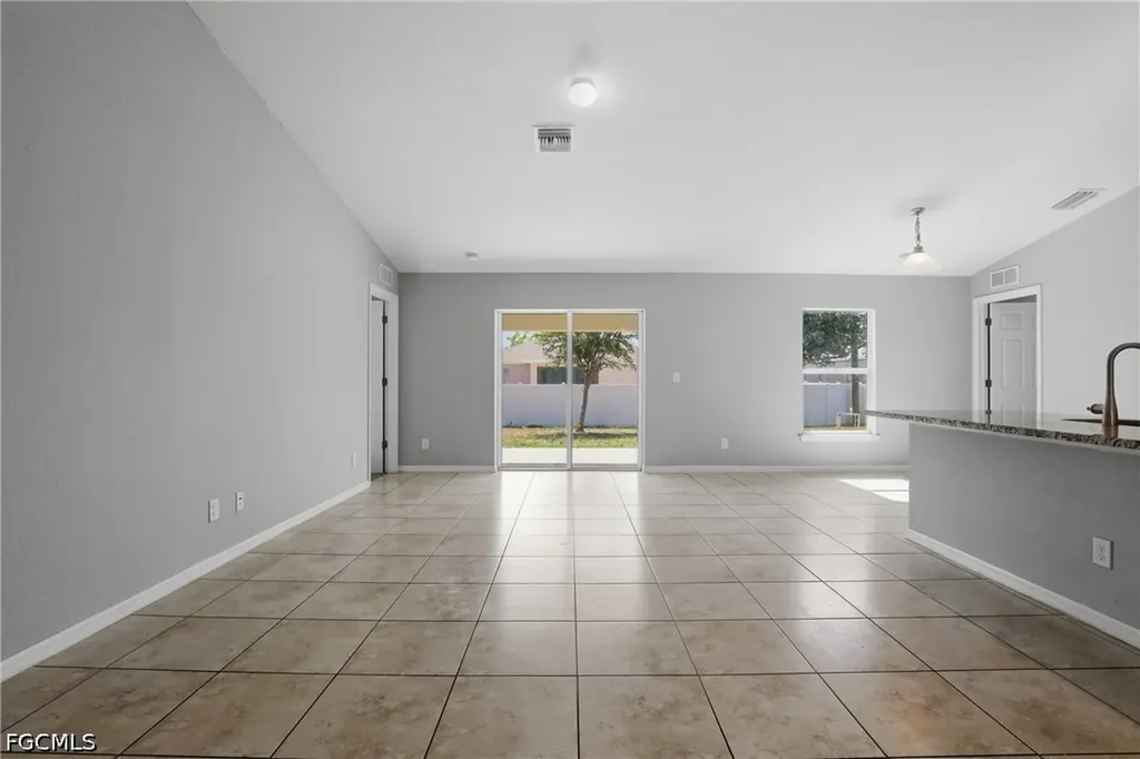 2812 NE 2nd Place Cape Coral FL 33909