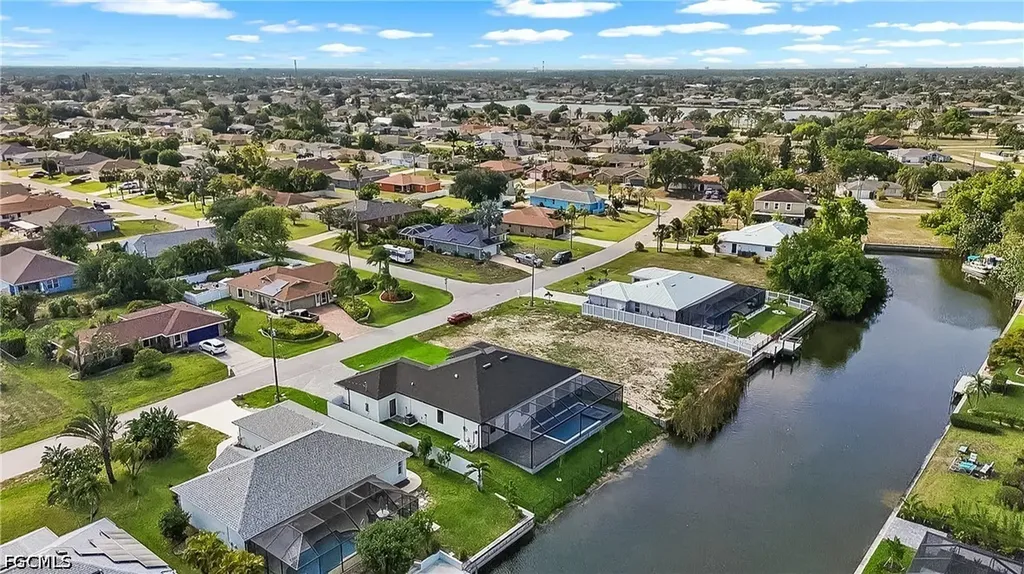 222 SE 2nd Avenue Cape Coral FL 33990