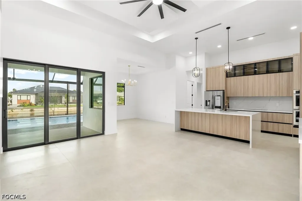 222 SE 2nd Avenue Cape Coral FL 33990