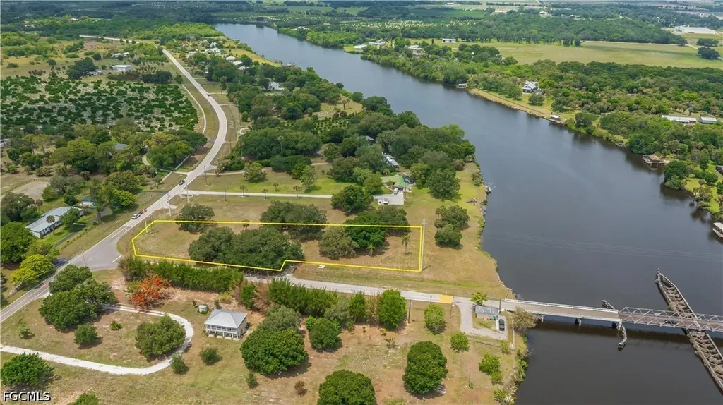 75 Ft Denaud Bridge Way Labelle FL 33935