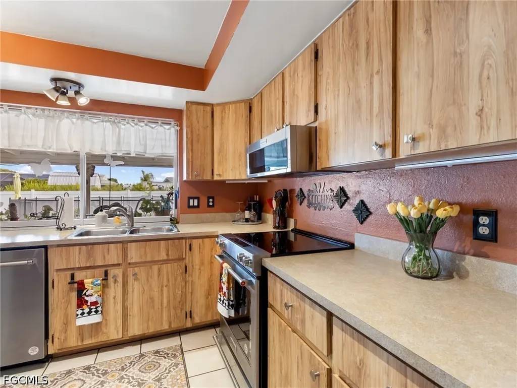 1685 N Hermitage Road Fort Myers FL 33919