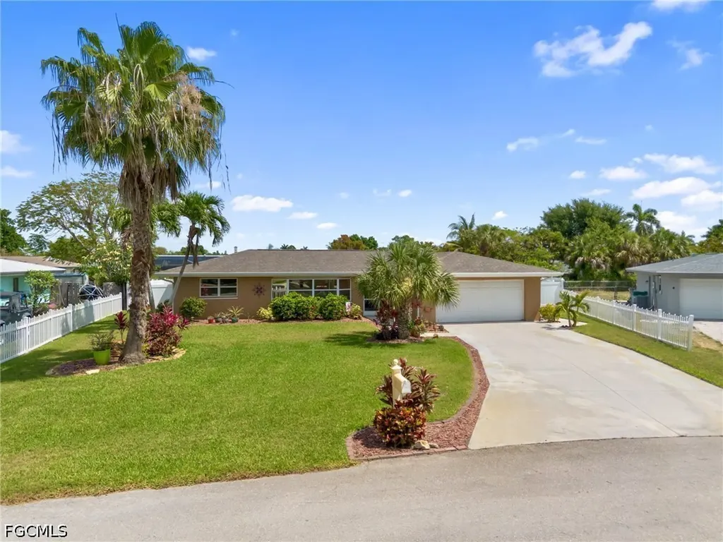 1685 N Hermitage Road Fort Myers FL 33919