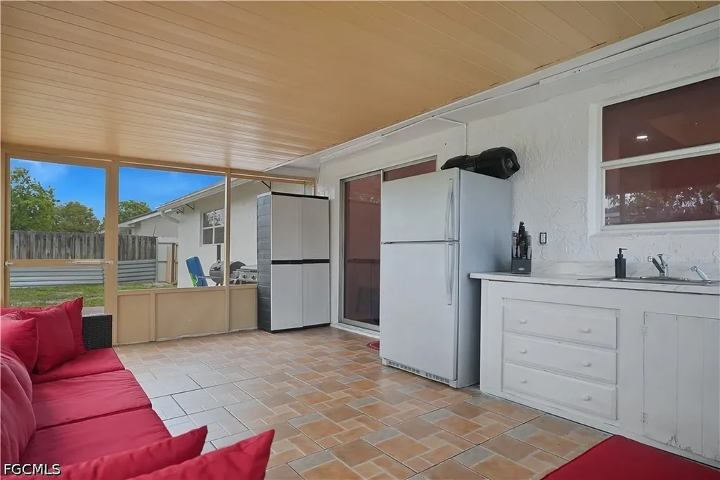 8641 NW 8th Street Pembroke Pines FL 33024