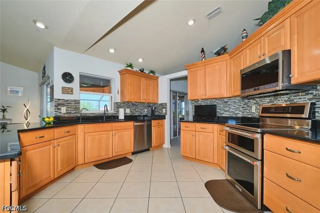844 NE 6th Avenue Cape Coral FL 33909
