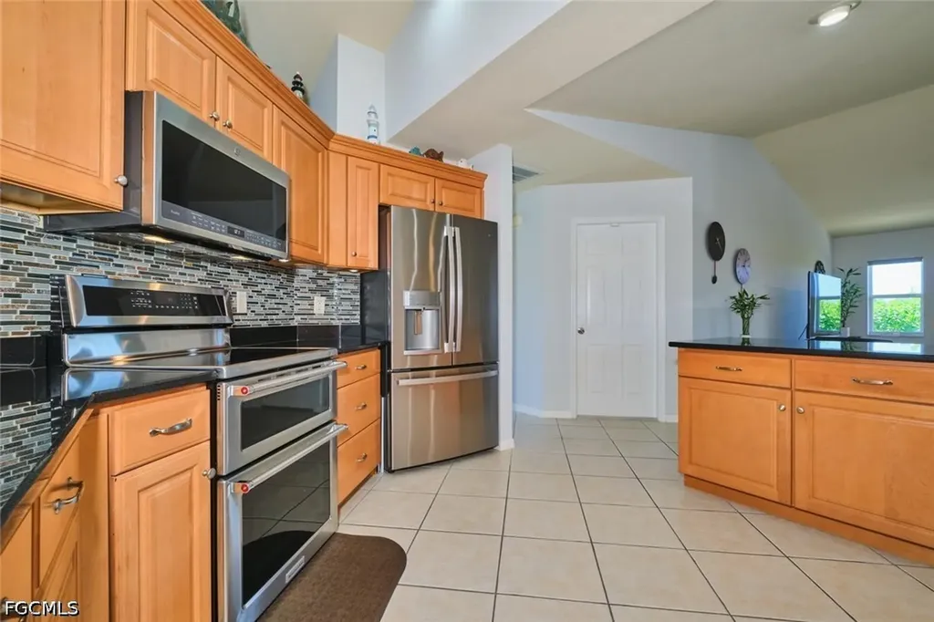 844 NE 6th Avenue Cape Coral FL 33909