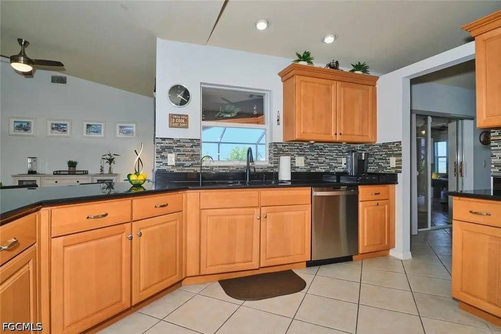 844 NE 6th Avenue Cape Coral FL 33909