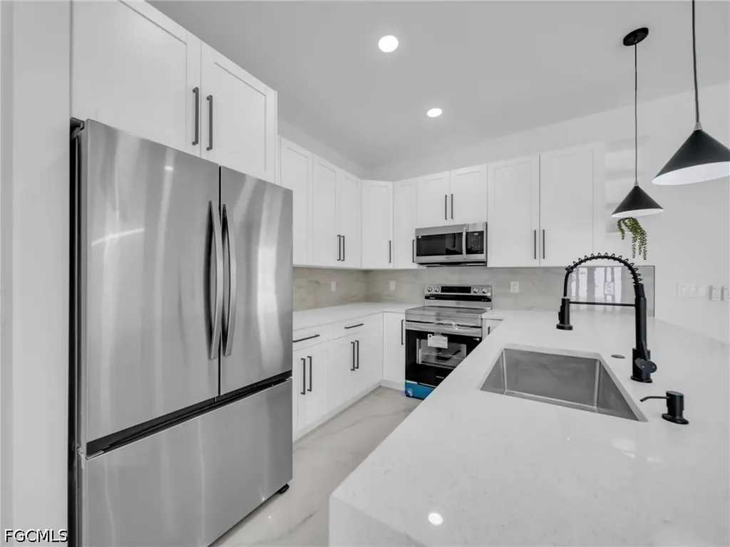 1201 NE 12th Place Cape Coral FL 33909