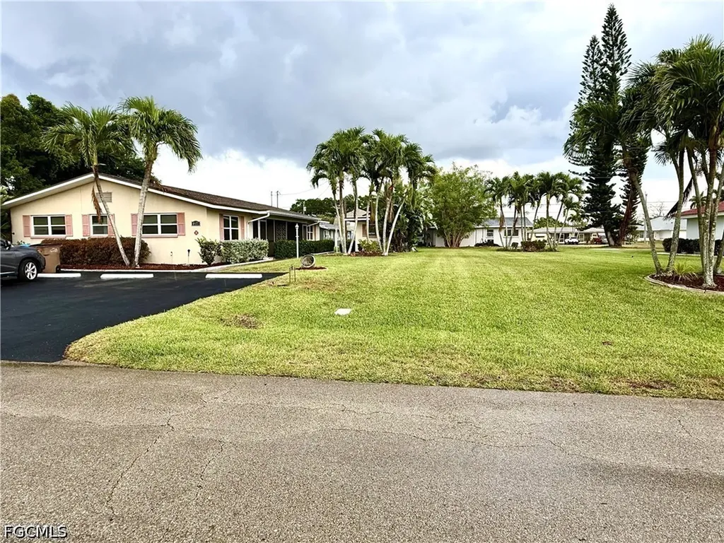 4937 Viceroy Court Cape Coral FL 33904
