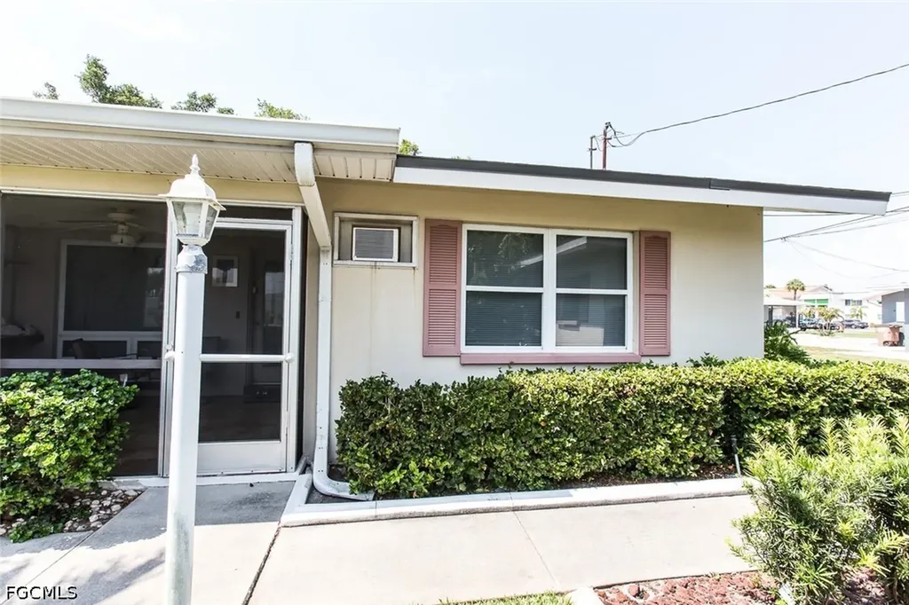 4937 Viceroy Court Cape Coral FL 33904