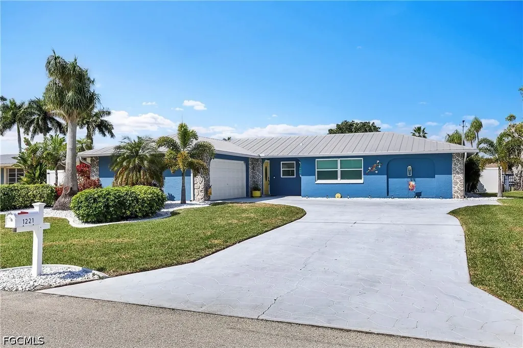 1221 SE 43rd Terrace Cape Coral FL 33904