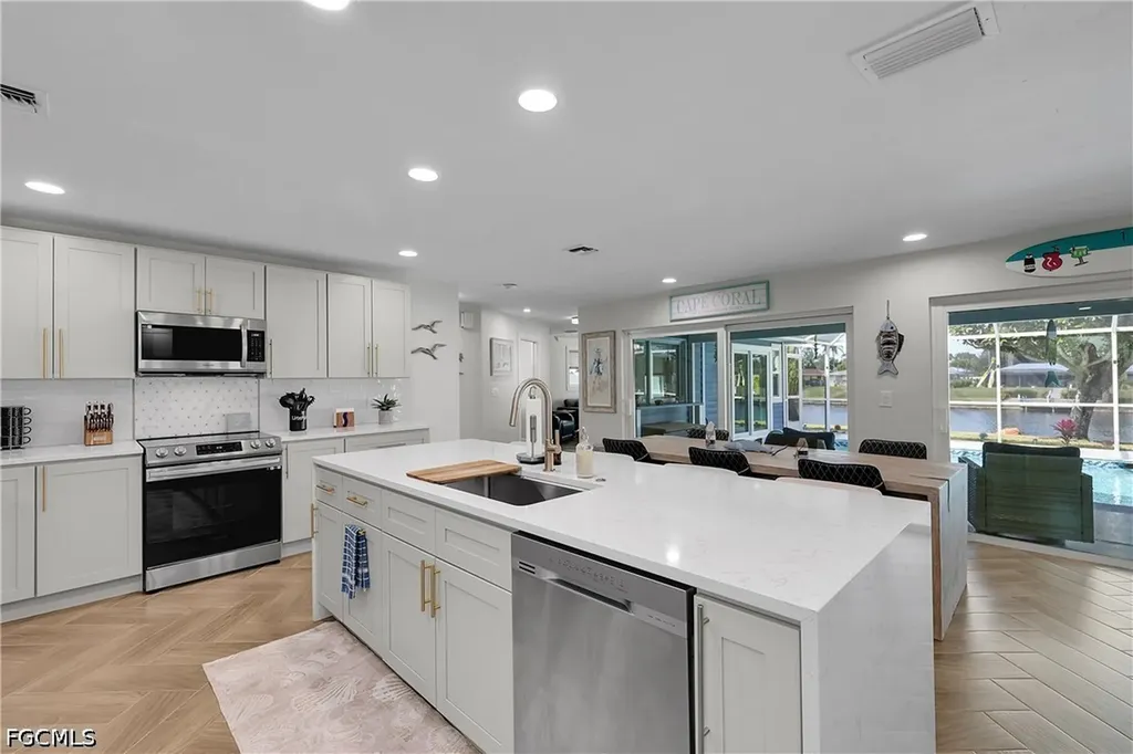 1221 SE 43rd Terrace Cape Coral FL 33904
