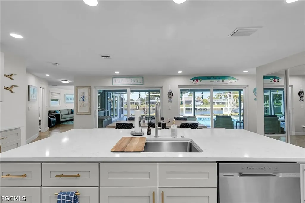 1221 SE 43rd Terrace Cape Coral FL 33904
