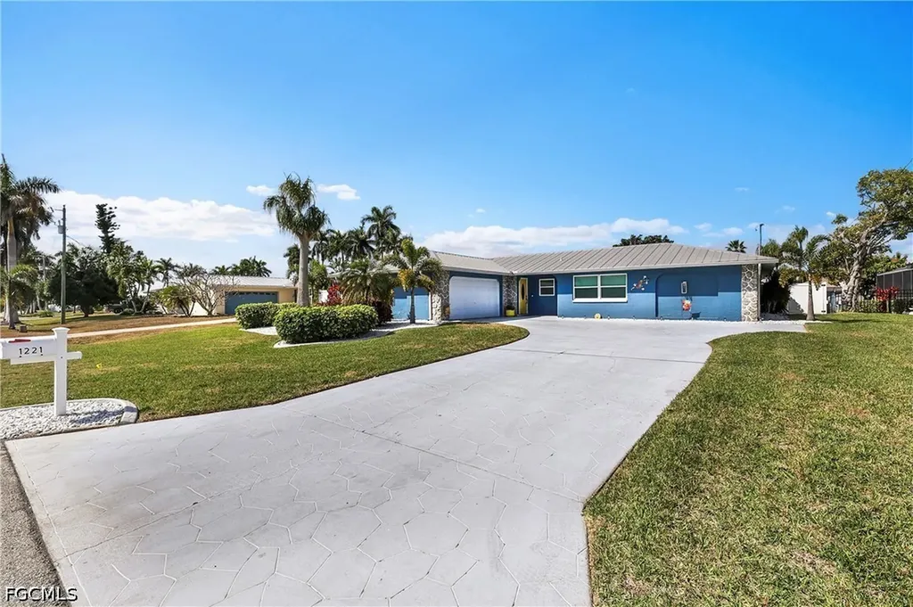 1221 SE 43rd Terrace Cape Coral FL 33904