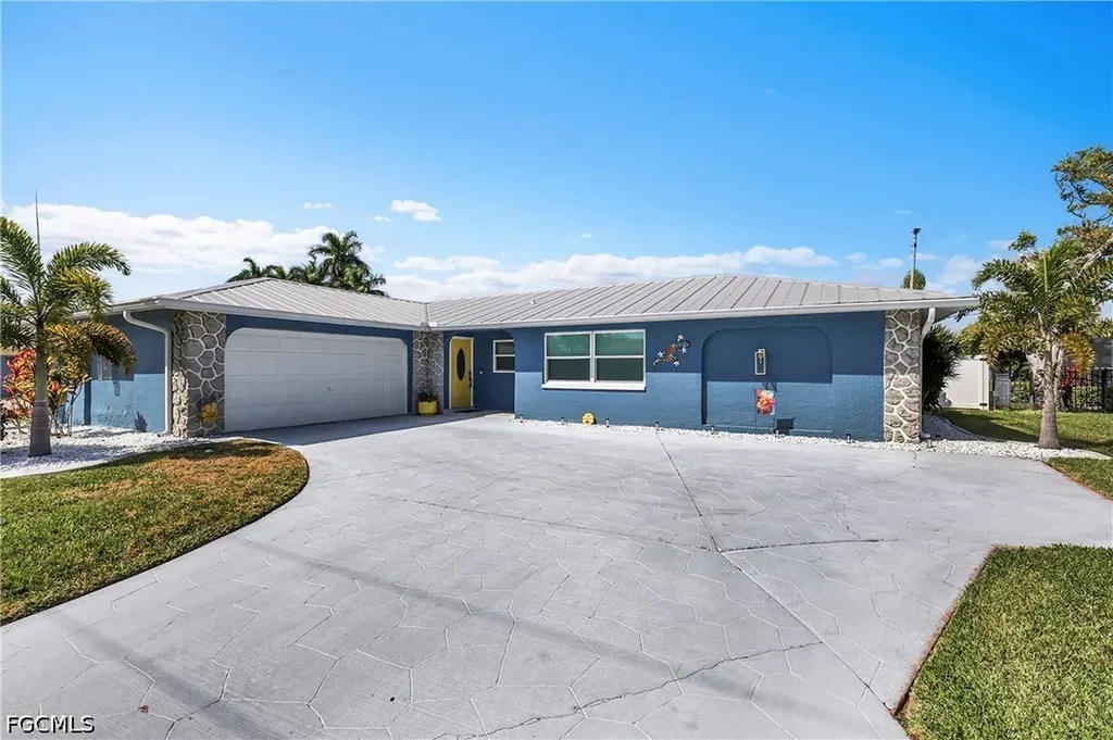 1221 SE 43rd Terrace Cape Coral FL 33904