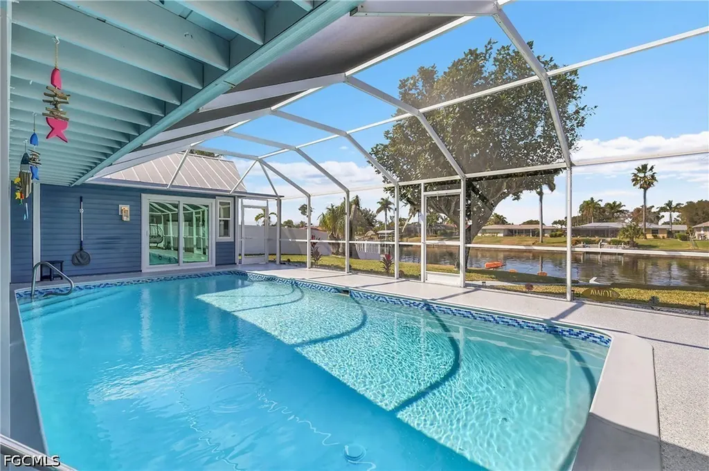 1221 SE 43rd Terrace Cape Coral FL 33904