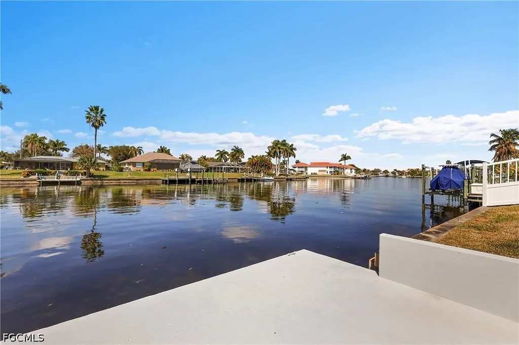 1221 SE 43rd Terrace Cape Coral FL 33904