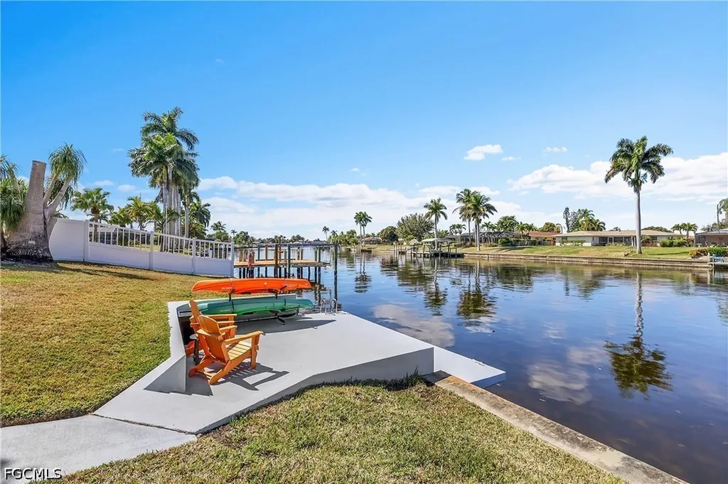 1221 SE 43rd Terrace Cape Coral FL 33904