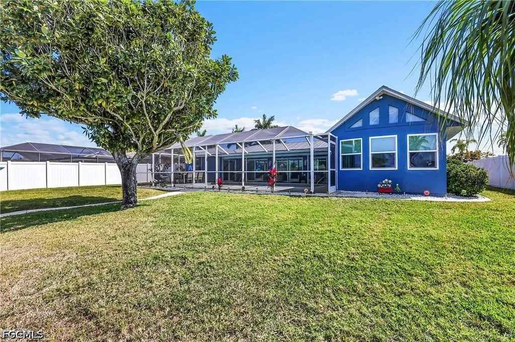 1221 SE 43rd Terrace Cape Coral FL 33904