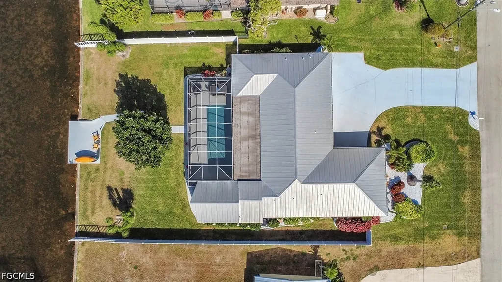 1221 SE 43rd Terrace Cape Coral FL 33904