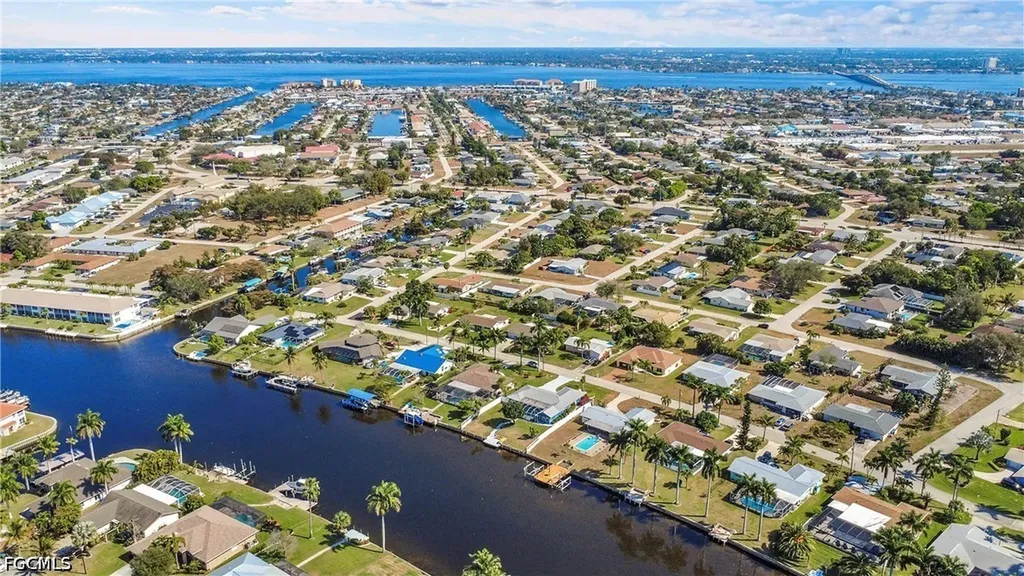 1221 SE 43rd Terrace Cape Coral FL 33904