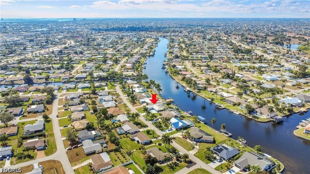 1221 SE 43rd Terrace Cape Coral FL 33904