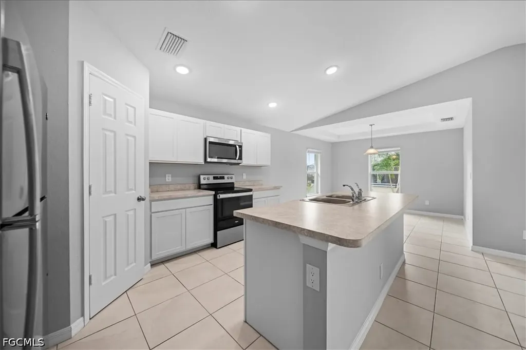 1426 NE 34th Street Cape Coral FL 33909