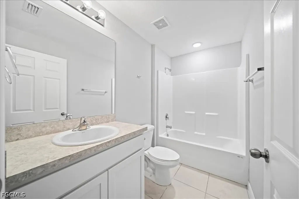 1426 NE 34th Street Cape Coral FL 33909