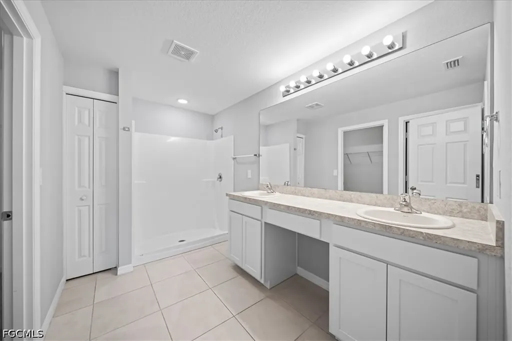 1426 NE 34th Street Cape Coral FL 33909