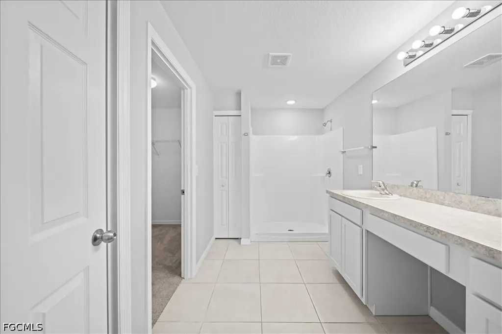 1426 NE 34th Street Cape Coral FL 33909
