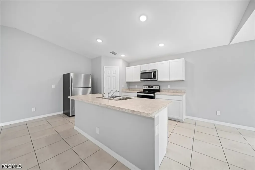 1426 NE 34th Street Cape Coral FL 33909