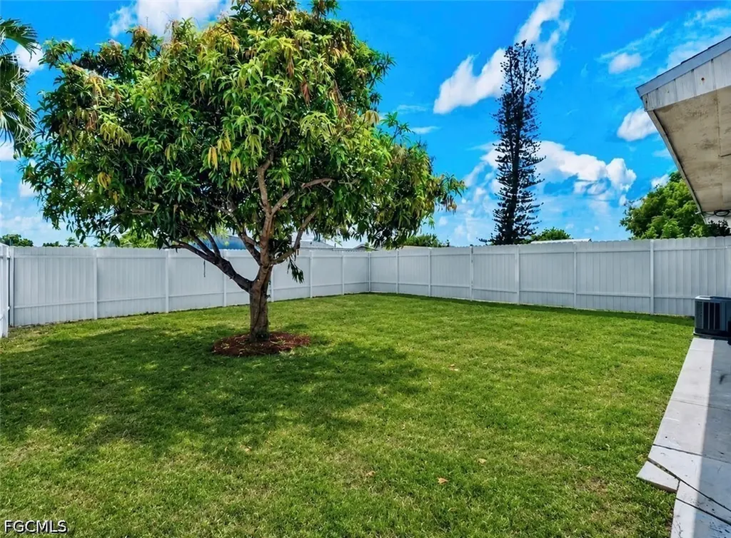 1116 Vineyard Street Lehigh Acres FL 33936
