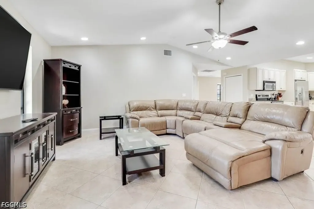 2518 SE 19th Avenue Cape Coral FL 33904