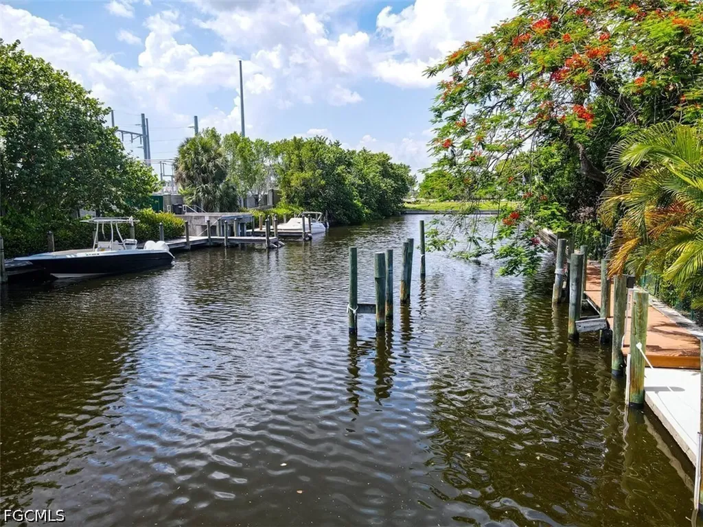 2518 SE 19th Avenue Cape Coral FL 33904