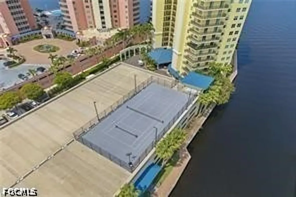 2797 1st Street Fort Myers FL 33916