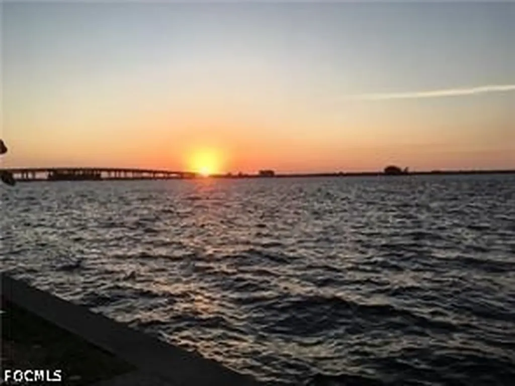 2797 1st Street Fort Myers FL 33916