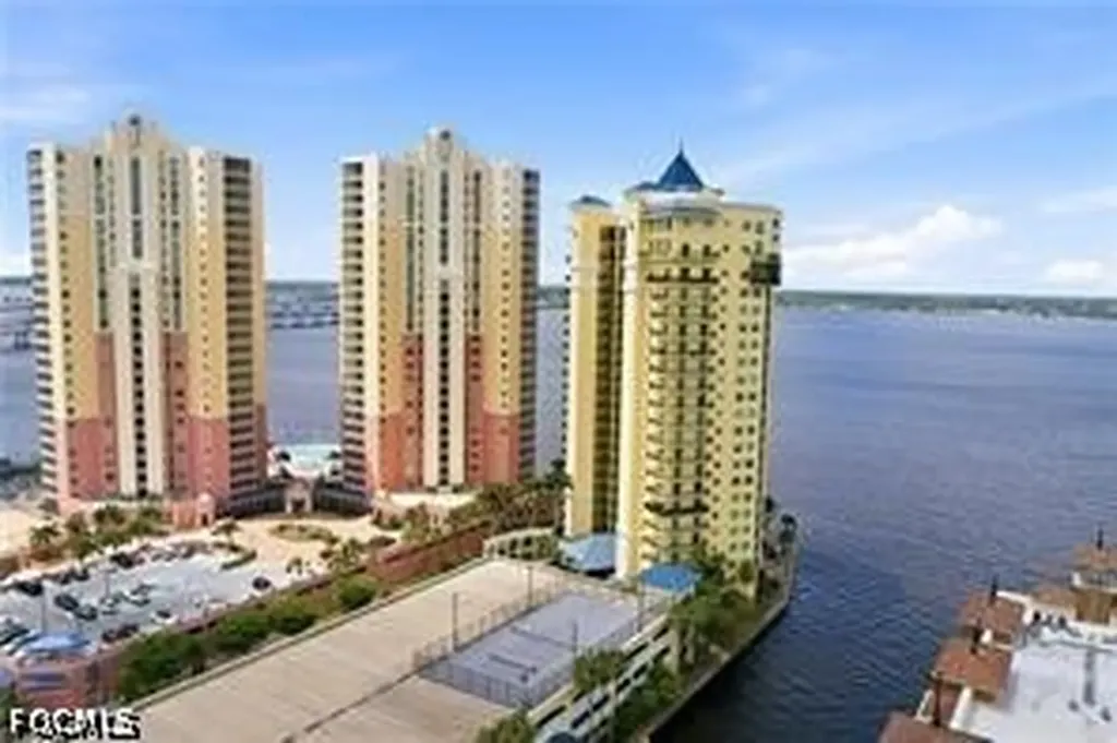 2797 1st Street Fort Myers FL 33916
