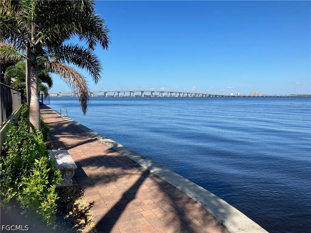 2797 1st Street Fort Myers FL 33916