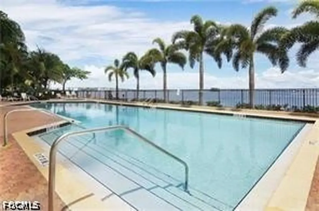 2797 1st Street Fort Myers FL 33916