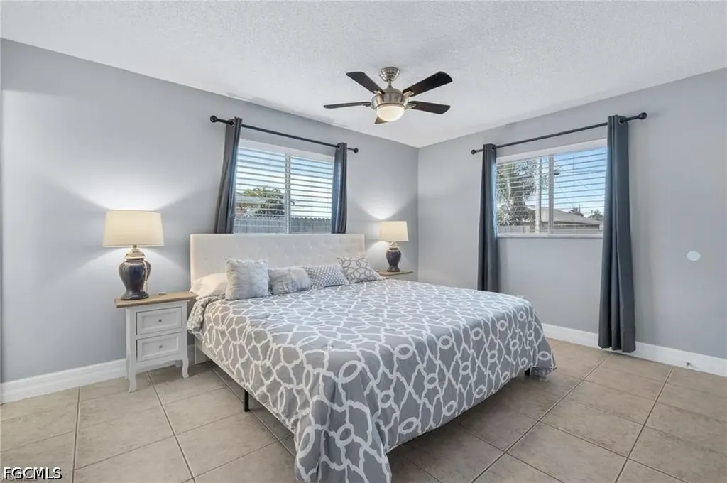 1015 SE 25th Lane Cape Coral FL 33904