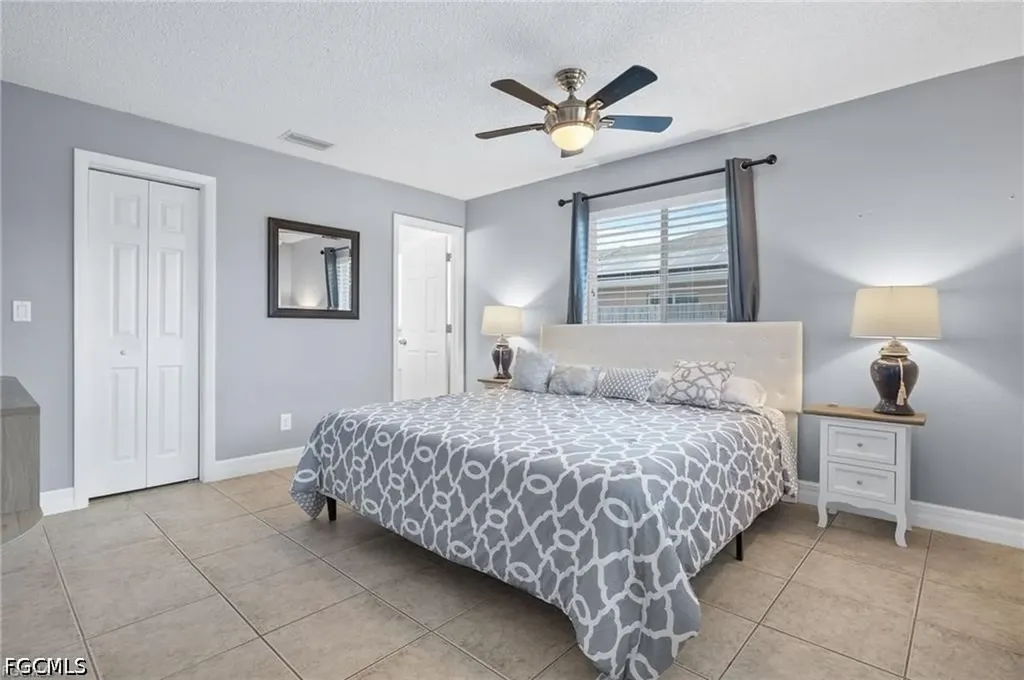 1015 SE 25th Lane Cape Coral FL 33904