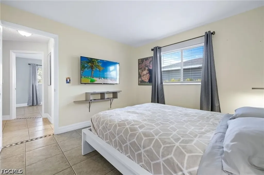 1015 SE 25th Lane Cape Coral FL 33904