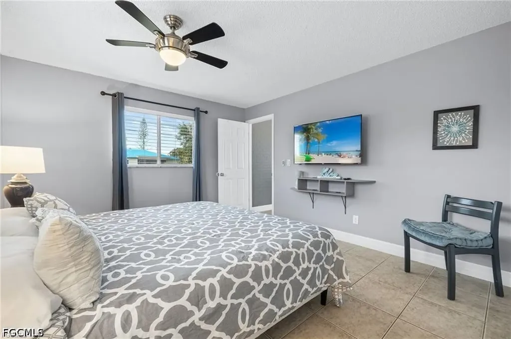 1015 SE 25th Lane Cape Coral FL 33904