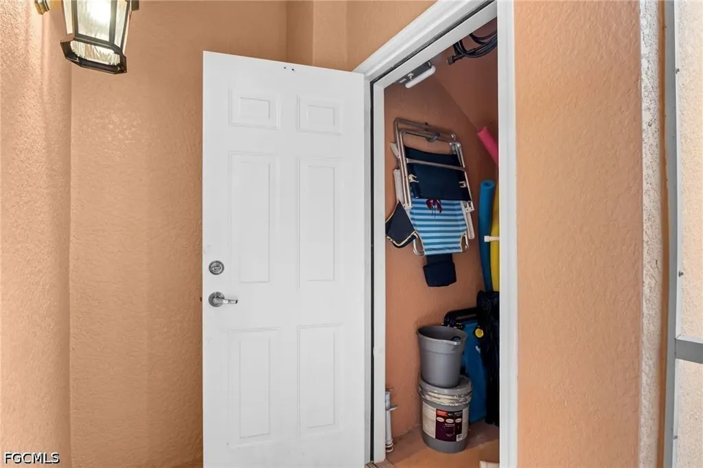 4566 SE 5th Place Cape Coral FL 33904